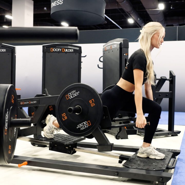 BB-Reverse-Sliding-Lunge-Plate-Loaded-Actionshot-01